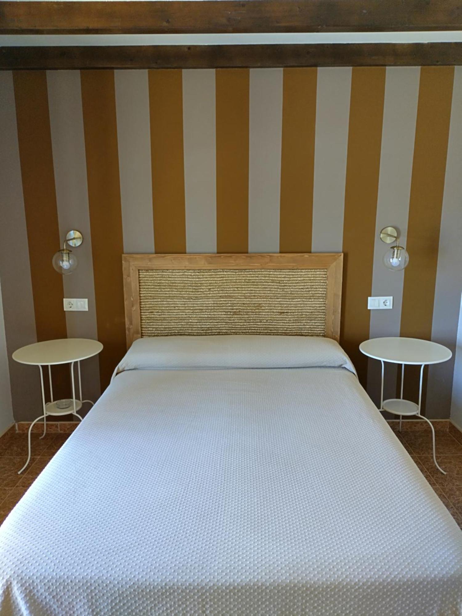 Hostal Restaurante Parajes 卡斯特罗波尔 外观 照片
