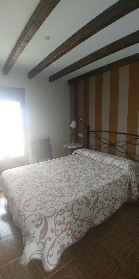 Hostal Restaurante Parajes 卡斯特罗波尔 外观 照片